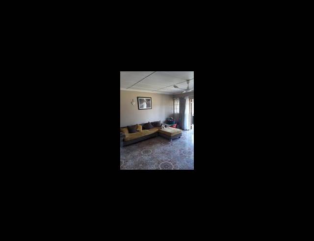 2 BEDROOM PROPERTY TO RENT IN MEER EN SEE